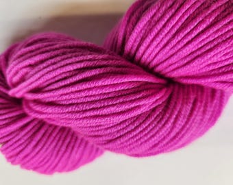 Filato di lana merino DK Superwash: rosa caldo, lana merino fine