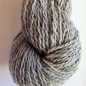 Alpaca Merino Wool Aran Yarn: Gray Tweed Texture