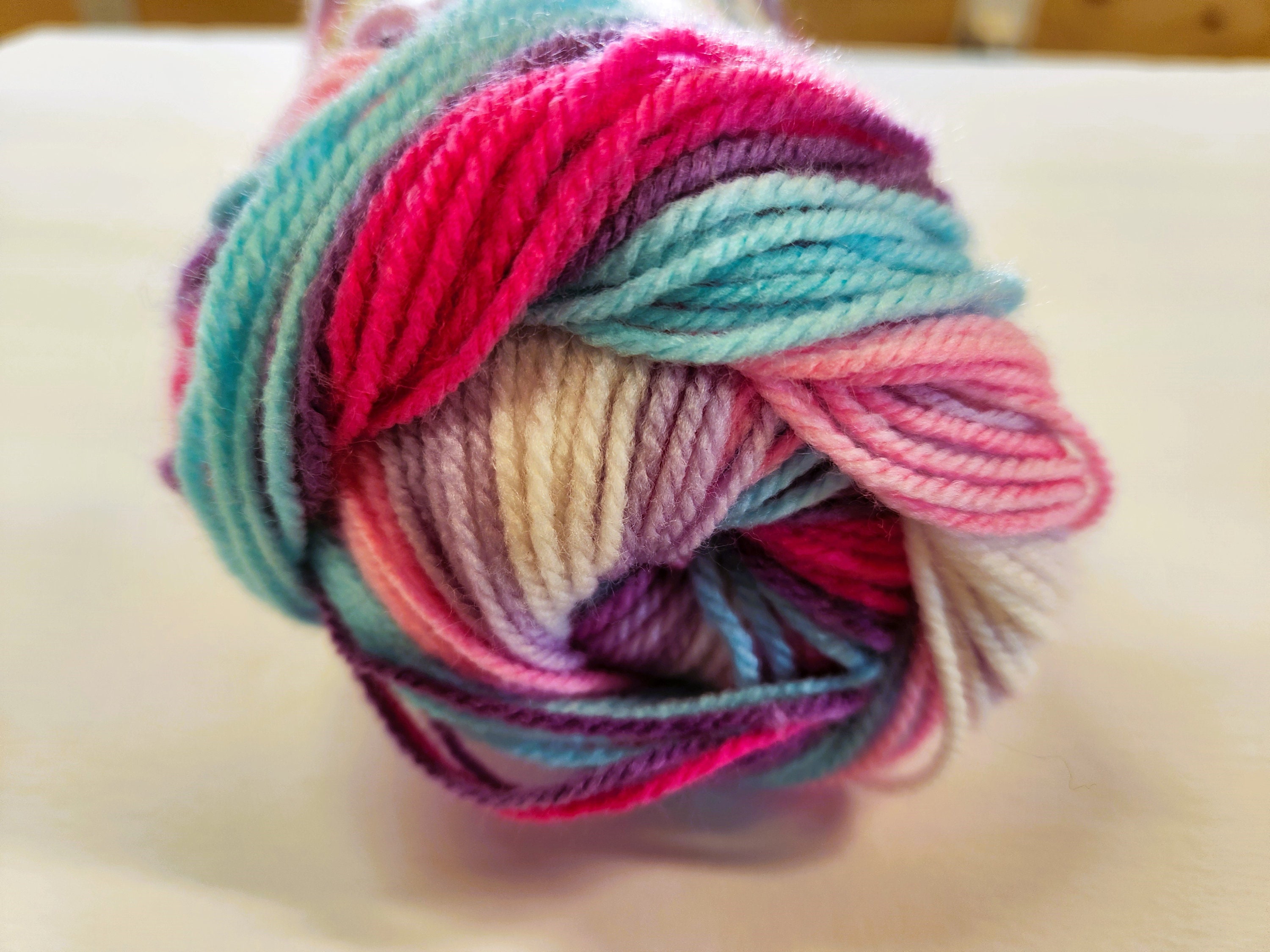 ライオンブランド ラズベリーリップルヤーン：アクリルライトウーステッド、ベビーブランケット、あみぐるみ - Etsy 日本 Lion Brand  アイスクリームグレープ 923-210 (3-スイン - 同じ染料ロット) ベビースポーツ#2 かぎ針編みと編