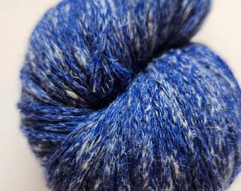 Ovillo de hilo de lana azul, Elsebeth Lavold Misty #4, grosor medio.