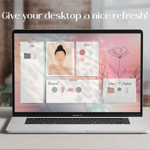Puede incluir: Una pantalla de computadora portátil que muestra un escritorio digital con un fondo degradado rosa y azul. La pantalla muestra varias notas adhesivas digitales con texto e ilustraciones, incluyendo "To Do", "Personal", "Oficina" y "Hecho / Para archivar".