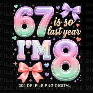 Może przedstawiać: Grafika cyfrowa z tekstem "67 is so last year, I'm 8". Cyfry i litery są w pastelowych kolorach z błyszczącym wykończeniem. Projekt zawiera kokardy, serca i gwiazdy na czarnym tle.