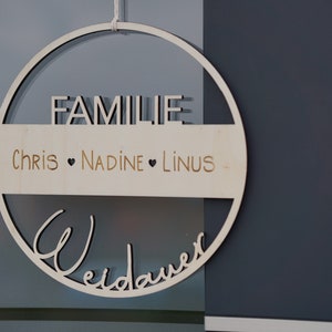 Door wreath with surnames and first names made of wood Simple, with engraving; personalized door sign; Sign