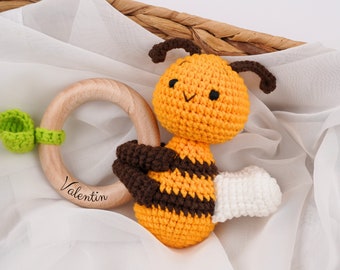 Personalisierte Babyrassel mit Biene, Babygeschenk Geburt,  Babyrassel,  Babygeschenk Geburt, Greifring Baby, Geburtsgeschenk