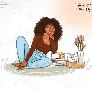 Puede incluir: Una ilustraci&oacute;n digital de una mujer con piel morena y cabello casta&ntilde;o rizado sentada en una alfombra con una pila de libros. Los libros tienen las palabras "GOALS" y "XOXO" en ellos. Hay un jarr&oacute;n con flores rosas y un letrero que dice "Blessed, Thankful and Focused".