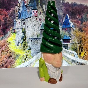 Edgar der handgeschnitzte Zauberer