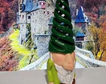 Edgar el mago tallado a mano