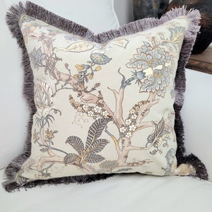 Beige, Blumen Kissenbezug. Graues Jakobskissen. Elegante Landhaus Dekoration. Luxus Fransen Dekokissen n p