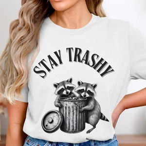 Vintage 90er Jahre lustiges Waschbär-T-Shirt, Bleiben Sie Trashy Tee, Retro Y2k Boho Ästhetik, süßes T-Shirt, Cottagecore, T-Shirts, übergroßes Waschbär-T-Stück