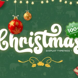 Può includere: Uno sfondo verde festivo con la parola "Christmas" in grandi lettere bianche in corsivo. L'immagine include decorazioni natalizie, un fiocco rosso e il testo "DISPLAY TYPEFACE". Un badge recita "100+ Alternates".