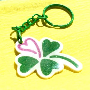 Lucky Clover Bag Charm – Four-Leaf Clover with Heart – Handmade Keychain – Love Charm – Romantic Gift – Gri-Gri de Sac