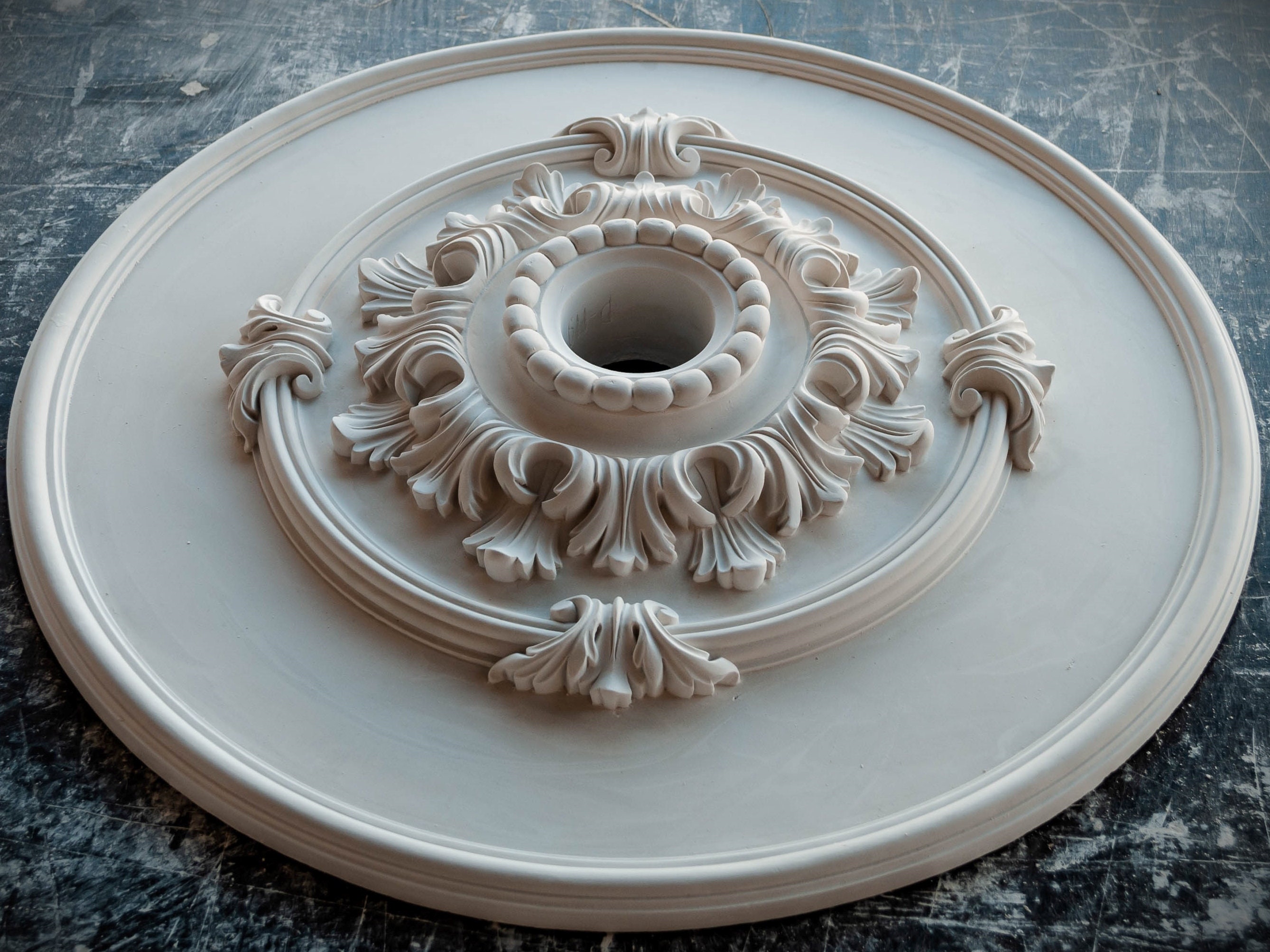 Médaillon De Plafond Divisé En PU - Rosace Décorative Autocollante - Pour Cache-fils Et Embellissement Intérieur - 4