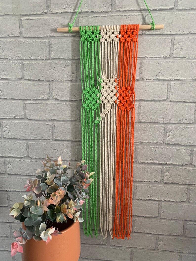 Irish Flag with shamrock wall hanging imagem 5