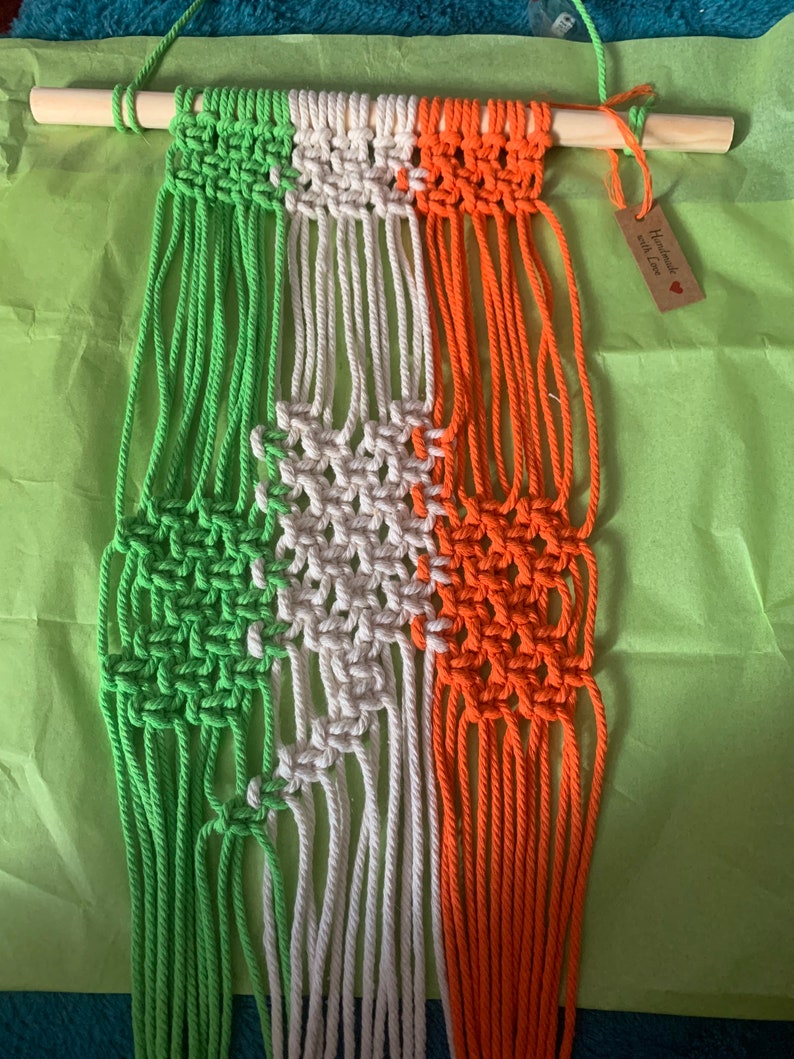 Irish Flag with shamrock wall hanging imagem 3