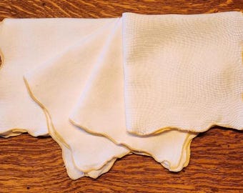Vintage Cotton Napkins with Yellow Scalloped Edging - Set of 4 - 15" square - Excellent Condition