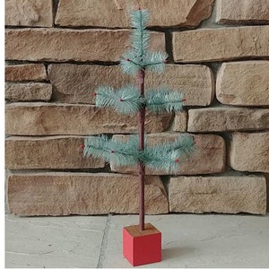 16 Table Top Feather Tree - Seafoam Stiff Feathers - Red Berries - 3 Rows