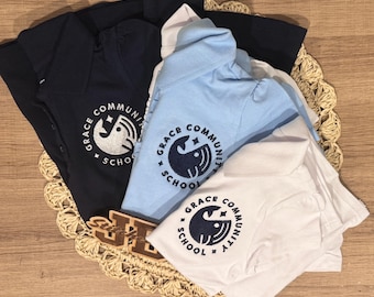 Service de broderie de polo scolaire personnalisé - Le client fournit la chemise