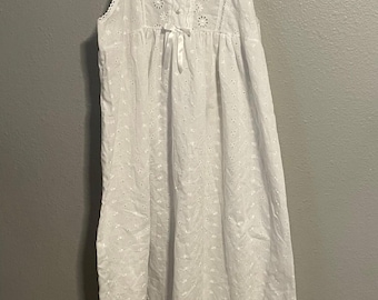 Abito vintage Willow Creek da donna, taglia M, bianco, con pizzo traforato e orlo a balze, stile cottagecore.