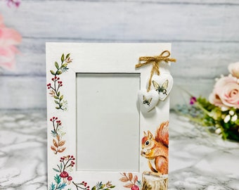 Squirrel Photo Frame,Animal frame,Wooden frame,Squirrel frame,Rustic Photo Frame, squirrel gifts,Handmade gift,Animal gifts, (4”x6”) Photo.