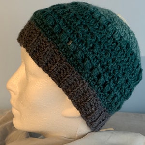 Colorblock Puff Stitch Messy Bun Beanie in Periwinkle and Green Grey
