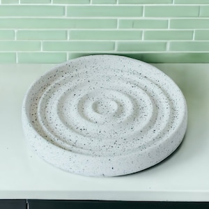 Round Wavy Soap Dish – Minimal Handmade Bathroom Decor & Gift, Jesmonite Speckled Stone Effect