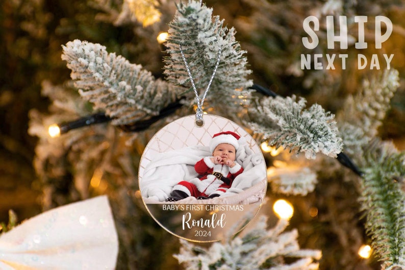 Adorno navideño personalizado para la primera Navidad del bebé, regalos de recuerdo para bebés, adorno navideño familiar, regalos para la primera Navidad, adorno con foto personalizada Acrylic