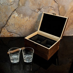 Engraved Whiskey Glass Set for Dad, Personalized Fathers Day Gift, Whiskey Lover Gift, Gift for Grandpa, Whiskey Glass Set with Engraved Box