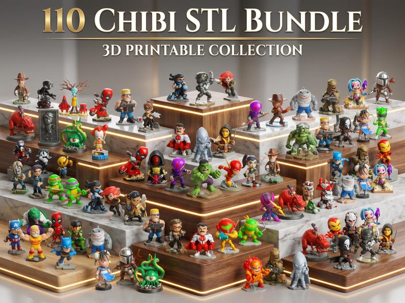 Pode incluir: Uma cole&ccedil;&atilde;o de 110 pequenas figuras em estilo chibi exibidas num suporte de madeira em camadas. O texto 110 CHIBI STL BUNDLE e 3D PRINTABLE COLLECTION &eacute; vis&iacute;vel no topo. As figuras apresentam v&aacute;rios personagens coloridos em miniatura.