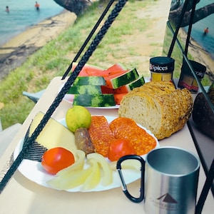 Camperini Shelf - Table et Étagère Suspendue pour Vanlife, Camping et Activités de Plein Airpot pad!