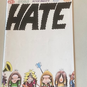 Pu&ograve; includere: Copertina del fumetto Hate #8 di Peter Bagge. La copertina presenta una band di musicisti di cartoni animati con i capelli lunghi e tratti esagerati. Il titolo "HATE" &egrave; scritto in grandi caratteri grassetto.