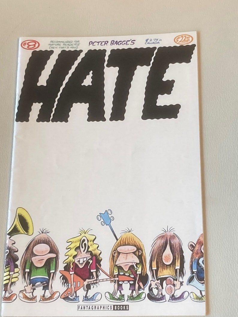 Pu&ograve; includere: Copertina del fumetto Hate #8 di Peter Bagge. La copertina presenta una band di musicisti di cartoni animati con i capelli lunghi e tratti esagerati. Il titolo "HATE" &egrave; scritto in grandi caratteri grassetto.