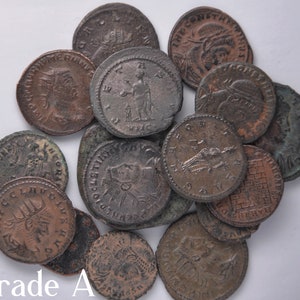 Oud-Romeins muntbronsKwaliteitRomeinse rijkartefactAuthentieke Romeinse muntRomeinse Griekse kunst1600 jaar oudConstantijn Grade A