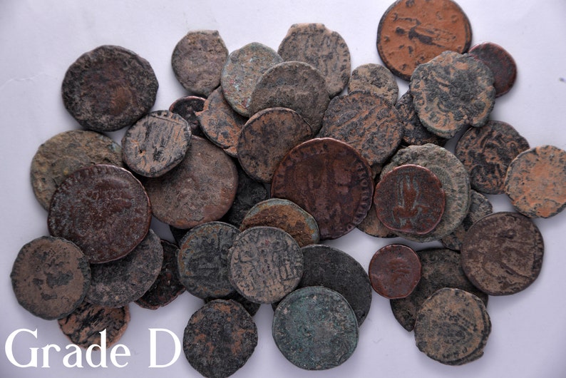 Oud-Romeins muntbronsKwaliteitRomeinse rijkartefactAuthentieke Romeinse muntRomeinse Griekse kunst1600 jaar oudConstantijn Grade D