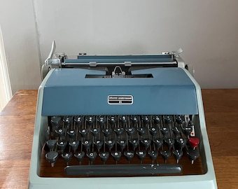 Olivetti ET Personal 55 Electric Typewriter Typewriter Vintage
