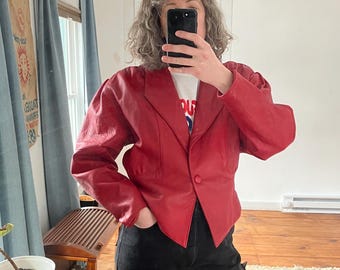 Chaqueta de cuero roja vintage de los años 80 con mangas abullonadas, talla L