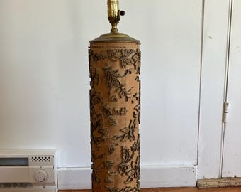 Lámpara enrollable de papel pintado victoriana antigua del siglo XIX con estampado floral.