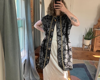 Chaleco túnica largo ecléctico vintage negro y dorado bordado