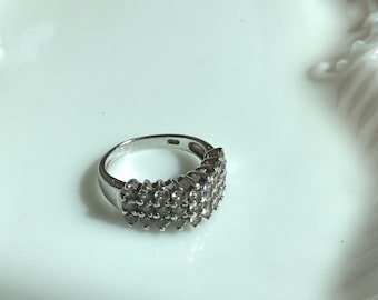 Anillo vintage de plata de ley 925 con tres filas de diamantes, talla 6.5.