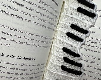 Piano Freestanding Lace Bookmark