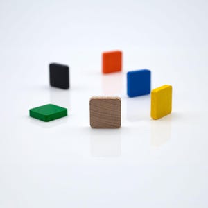 26x26x6mm KVADRAT med rundade hörn [9 färger] Träklossar till krigsspel