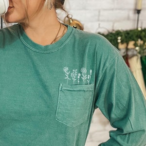 Comfort Colors Wildflowers Pocket Long Sleeve tshirt, Floral Botanical Shirt, Flower Shirt, Nature Lover Plant shirts, Womens Graphic Tees