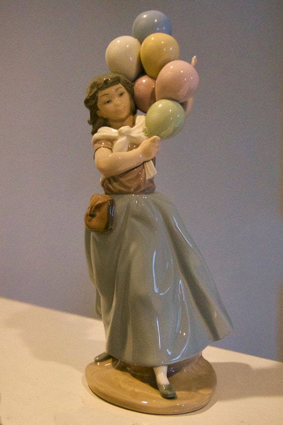 リヤドロ　5141 バルーンセラー　置物　LLADRO LLADRO #5141 Girl With Balloons.. the Balloon Seller - Etsy