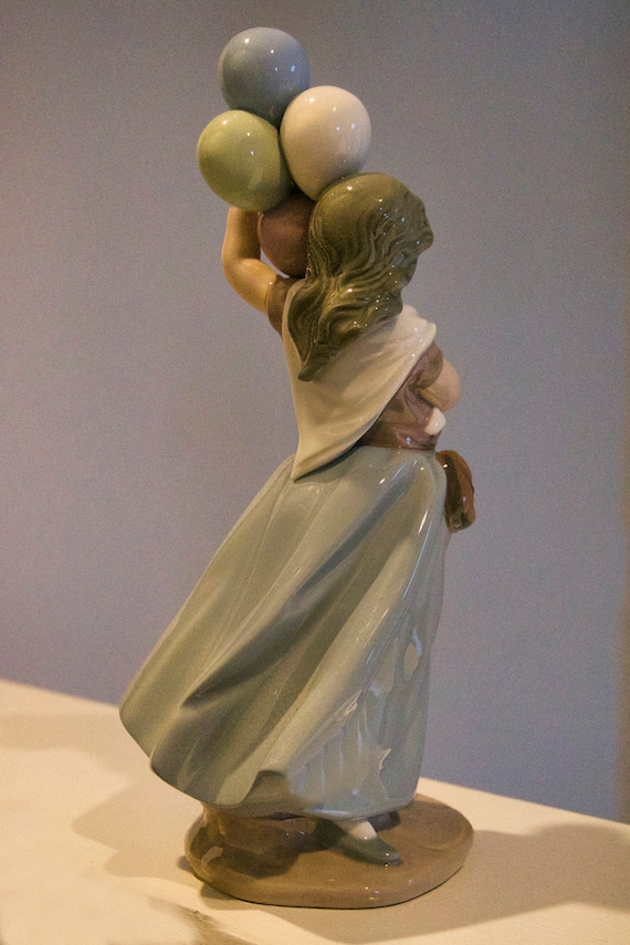 リヤドロ　5141 バルーンセラー　置物　LLADRO LLADRO #5141 Girl With Balloons.. the Balloon Seller - Etsy