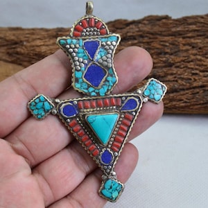 Vintage Tuareg Cross Pendant – Handmade Berber Tribal Necklace with Turquoise and Coral – Boho African Jewelry – Unisex Gift