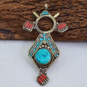 Tuareg Cross Necklace – Vintage Berber Tribal Pendant – Handmade African Jewelry with Turquoise and Coral – Unisex Boho Gift