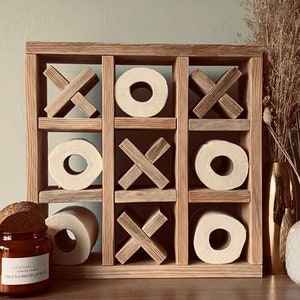 Tic-tac-toe shelf for toilet paper (PassionnéeBois)