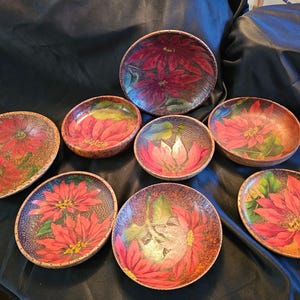 Vintage Wooden poinsettia bowls.  Set of 8