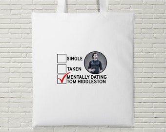 Bolsa de mano con el texto "Mentally Dating Tom Hiddleston", regalo divertido, regalo de cumpleaños, amor, vida, hombre sexy, dios de las travesuras.