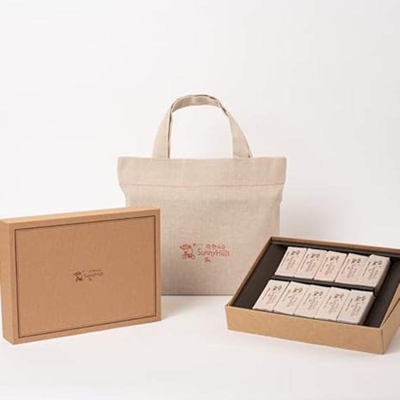 Sunnyhills Pineapple Cake + Apple Cake Gift Box 微熱山丘鳳梨酥蘋果