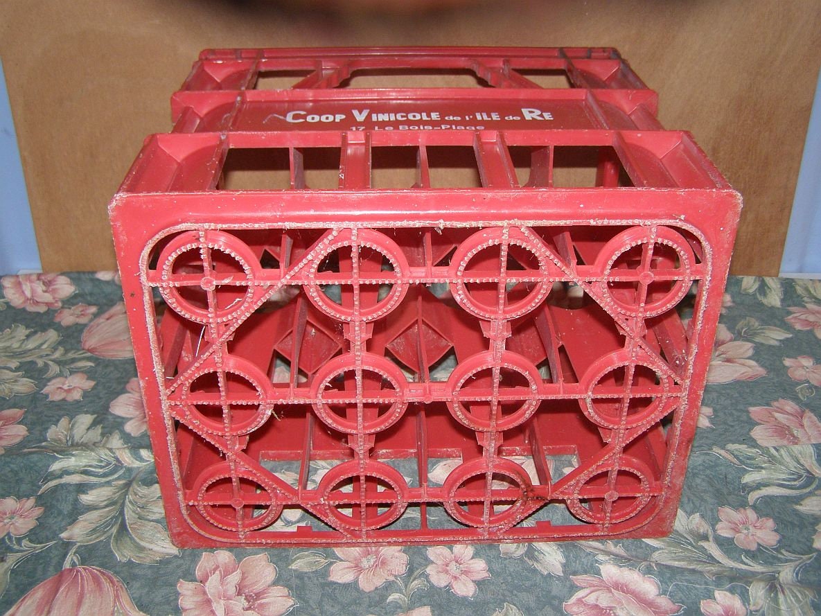 Casier à Bouteilles Plastique Rouge MANFREDI (8 Bouteilles, Made In Italie, Occasion)